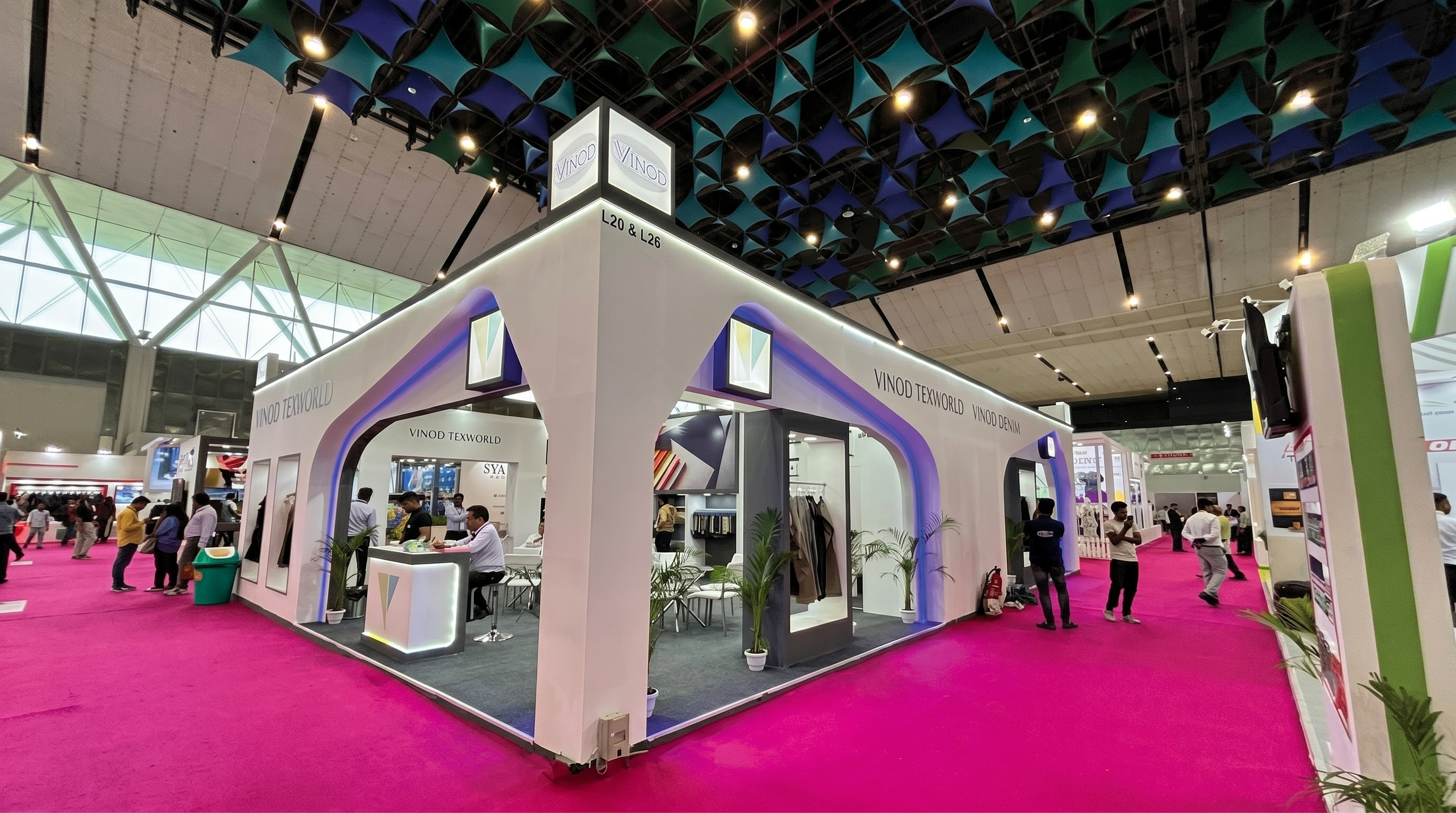 Massive Modern Exhibition Stall Design